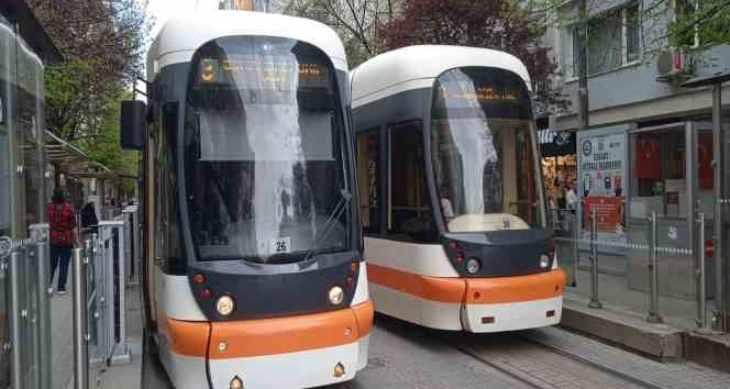 Tramvay seferleri durdu, bayram ziyaretleri yarıda kaldı