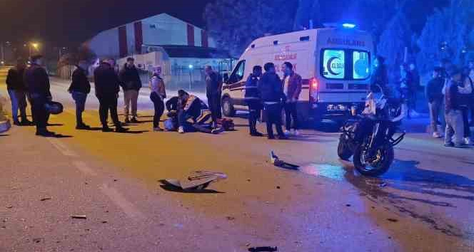 Otomobil ile motosiklet çarpıştı: 2 yaralı