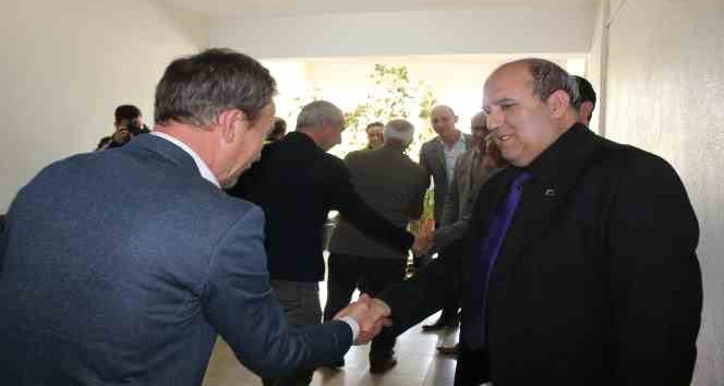 Kaymakam Ünal ve Belediye Başkanı Şahin, vatandaşlarla bayramlaştı