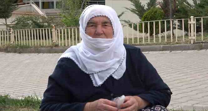 Bayramı buruk geçiren depremzede nine o günü anlattı: "Oğlum beni hükümete teslim et"