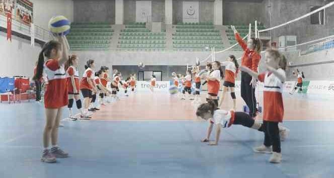 Trendyol, çadır kentlerde çocukları voleybolla buluşturacak