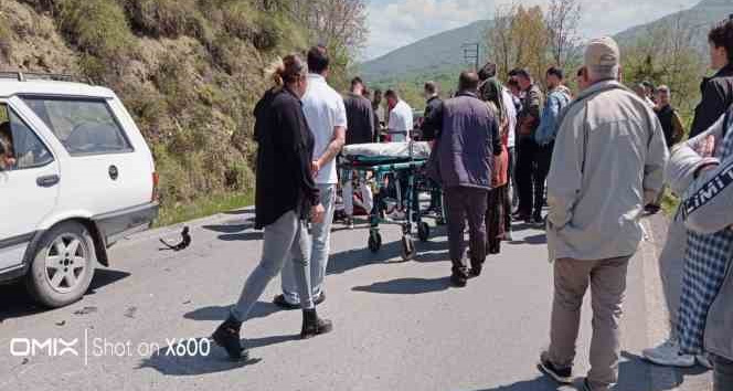 Alaplı’da motosiklet otomobille çarpıştı: 2 yaralı