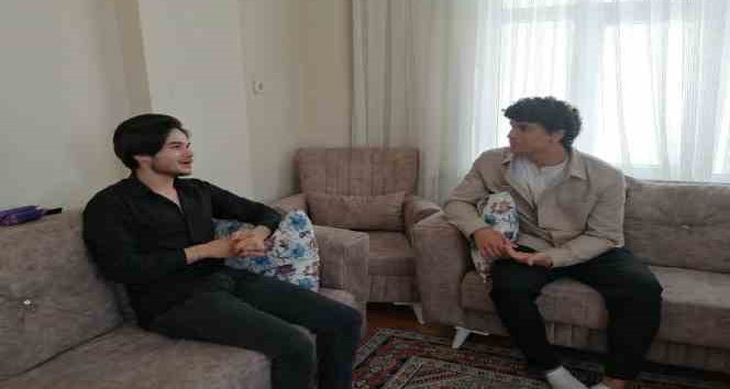 AK Parti’nin genç adaylarından Umut Sonay’dan Sultanbeylili gence doğum günü sürprizi