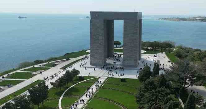 Ramazan Bayramı’nda Şehitler Abidesi’ne ziyaretçi akını