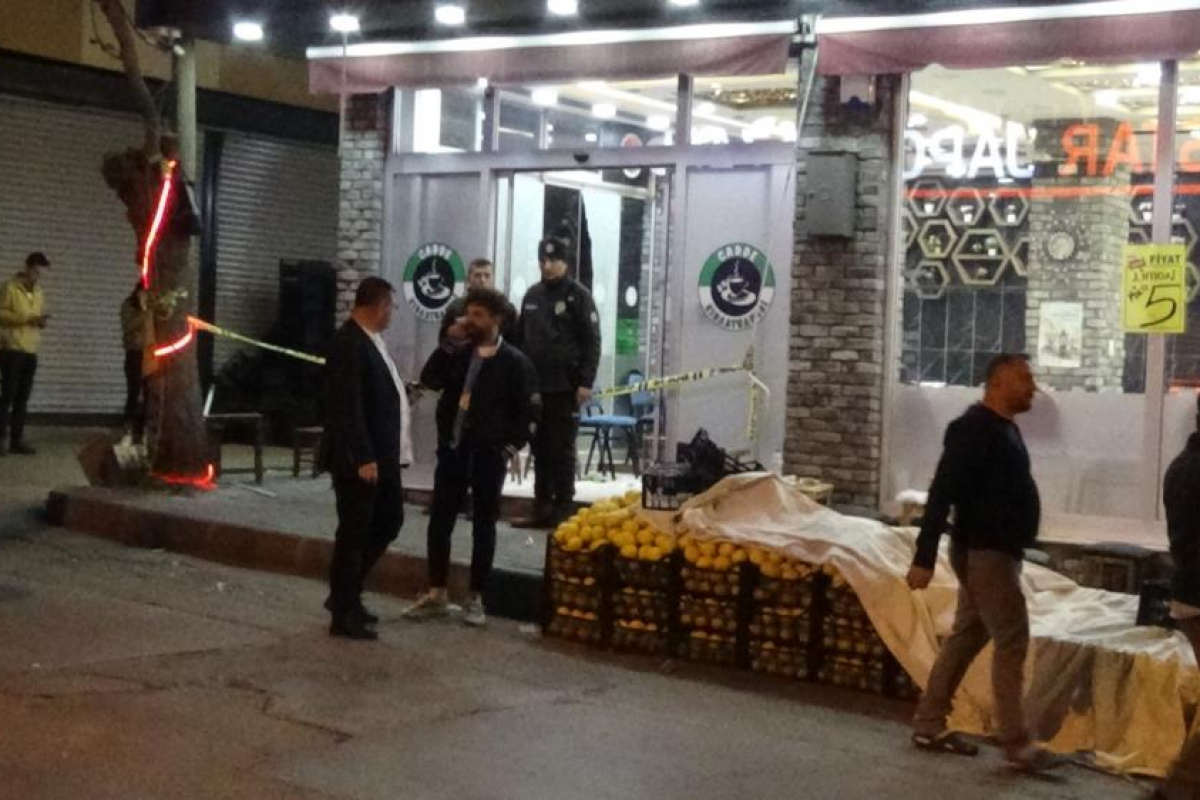 İzmir&#039;de kahvehaneye silahlı saldırı: 1 ölü, 5 yaralı