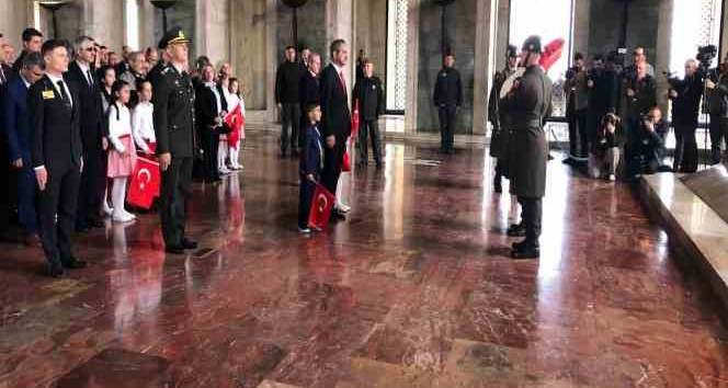 Milli Eğitim Bakanı Özer, çocuklarla birlikte Anıtkabir’de