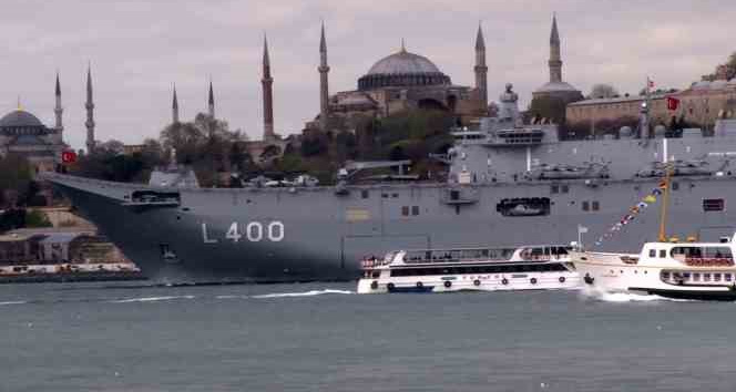 TCG Anadolu, İstanbul Boğazı’nda seyretti