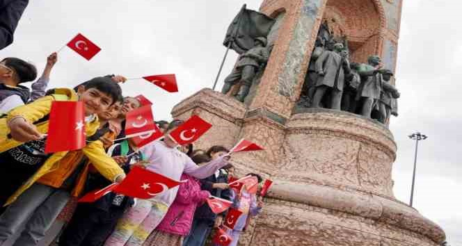 Taksim’de 23 Nisan coşkusu