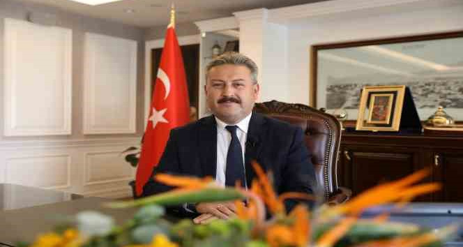 Başkan Palancıoğlu: "Tüm çocuklarımızın bayramını tebrik ediyor, yüzleri gülsün diyorum"