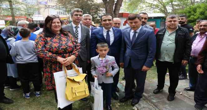 Başkan Kalaycı, belediye personeli ve vatandaşlarla bayramlaştı