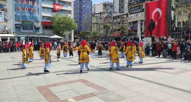 Bandırma’da 23 Nisan coşkuyla kutlandı