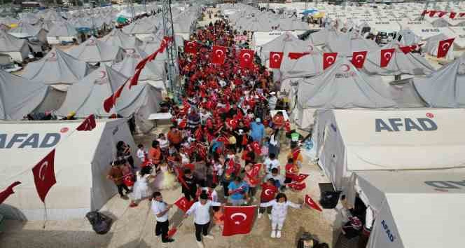 Hatay’da çadır kent kırmızı beyaza büründü