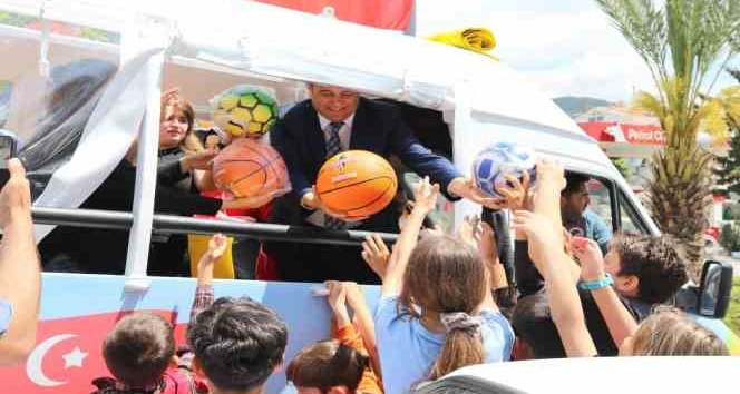 Kaş Belediyesinden çocuklara 23 Nisan hediyesi