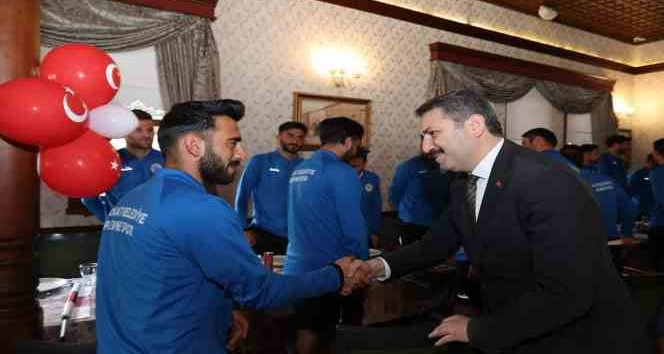 Başkan Eroğlu: "Bu takım şampiyon takım"