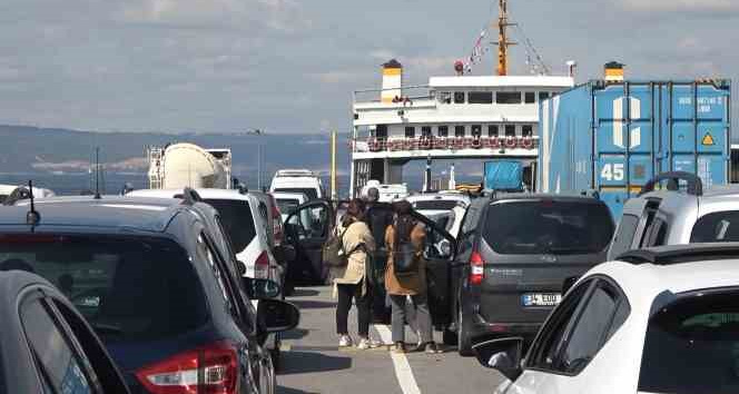 Topçular İskelesi’nde bayram tatili dönüşü yoğunluk yaşanıyor