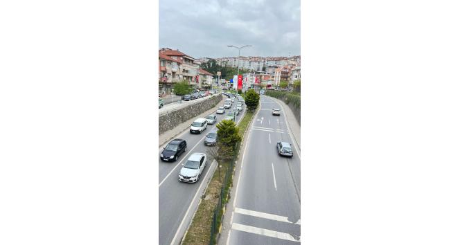 Düzce- Zonguldak yolunda bayram nedeniyle trafik yoğunluğu yaşanıyor