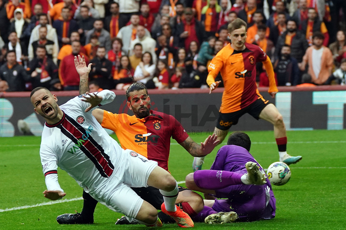 Galatasaray 1 puanı 80&#039;de kurtardı