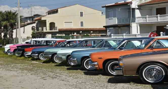 Urla’da ’klasik otomobiller’ göz kamaştırdı
