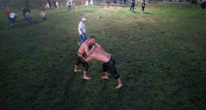 7. Hersek Yağlı Güreşleri’nin başpehlivanı Hüseyin Gümüşalan oldu