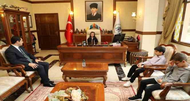 Minik vali orman yangınları ve depreme dikkat çekti