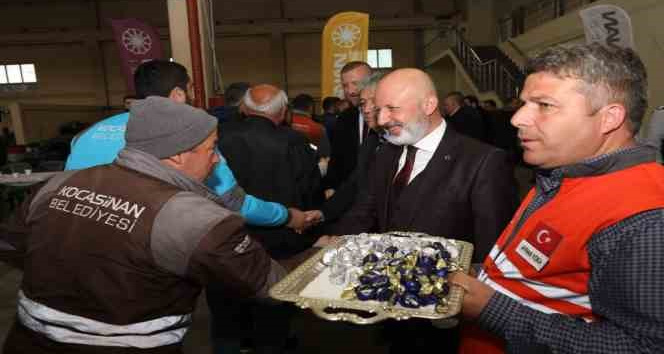 Başkan Çolakbayrakdar, mesai arkadaşlarıyla bayramlaştı