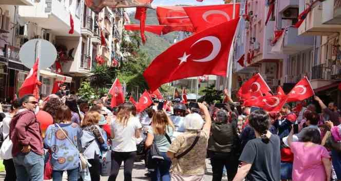 10 yıldır bu sokakta çocuk şöleni kutlanıyor