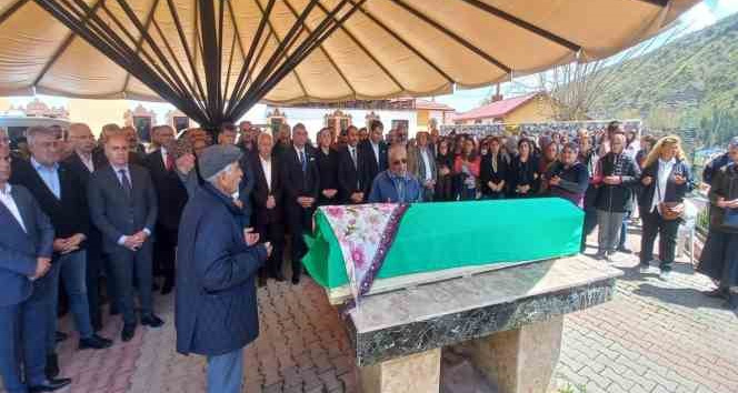 Kılıçdaroğlu’nun halası son yolculuğuna uğurlandı