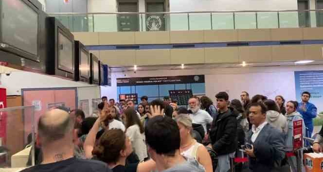 THY’nin Hatay-İstanbul seferi iptal edildi: Yolcular ve yetkililer arasında tartışma yaşandı
