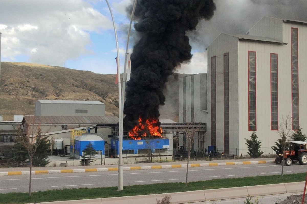 Çankırı’da korkutan fabrika yangını: Siyah dumanlar gökyüzünü kapladı