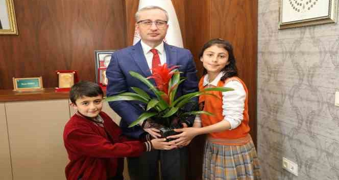 Ağrı Milli Eğitim Müdürü Kökrek, koltuğunu çocuklara devretti