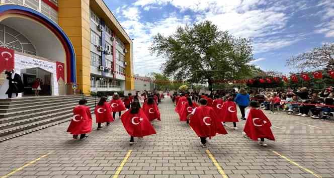 Özel Başak Koleji’nde öğrencilerin gösterisi takdir topladı