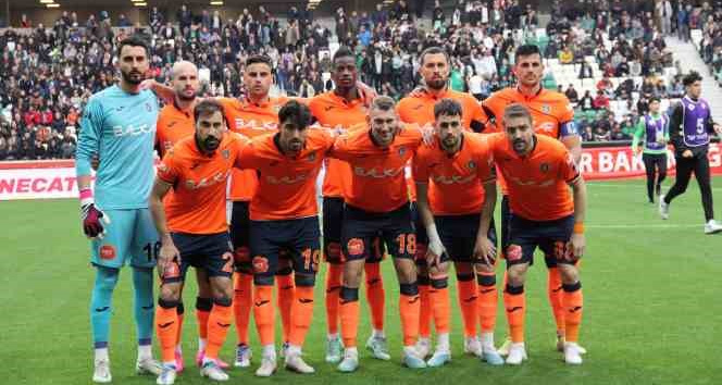 Spor Toto Süper Lig: Giresunspor: 0 - Başakşehir: 4 (İlk yarı)