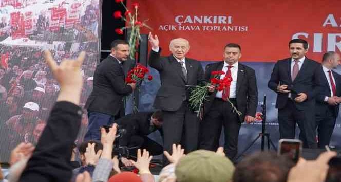 Bahçeli: "Kılıçdaroğlu Kürt kökenli kardeşlerimizin terörist muamelesi gördüğünü iddia etmiştir. Bu iddia düşman iddiasıdır"