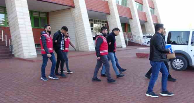 Isparta’da cinayet şüphelileri adliyeye sevk edildi
