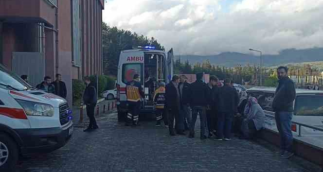 Husumetli ailelerin kavgasında çatışmanın ortasında kalan genç hayatını kaybetti