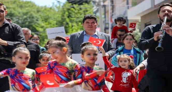 Buca’nın çocukları 23 Nisan’ı coşkuyla kutladı
