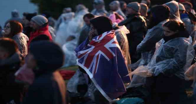 Anzaklar ‘Şafak ayini’ ile atalarını andı