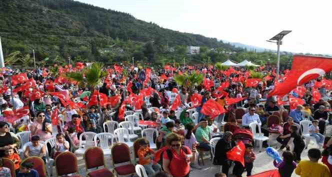 Uçurtmalar Osmaniye semalarını süsledi