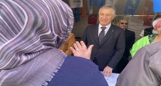 AK Parti İstanbul Milletvekili adayı Nazif Çetin, Avcılar’da hasta ve yaşlı seçmenleri evlerinde ziyaret etti