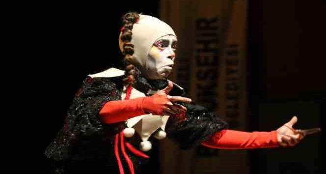 Tek Kişilik Tiyatro Oyunları Festivali Denizli’de başladı