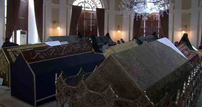 Fatih’te restorasyonu tamamlanan türbeler yeniden ziyarete açıldı