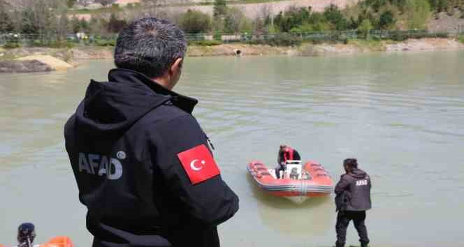 Vali Özkan, Munzur’da kaybolan gençleri arama çalışmalarını yerinde inceledi