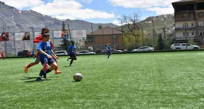 Kadın Futbol Süper Ligi: Hakkarigücü: 2 - FOMGET: 1