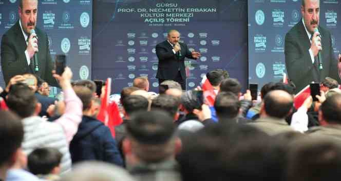 Bakan Varank: "Bizim bir ilçe belediyemizin ortaya koyduğu gayreti, CHP’li büyükşehir belediyeleri bile ortaya koyamıyor"