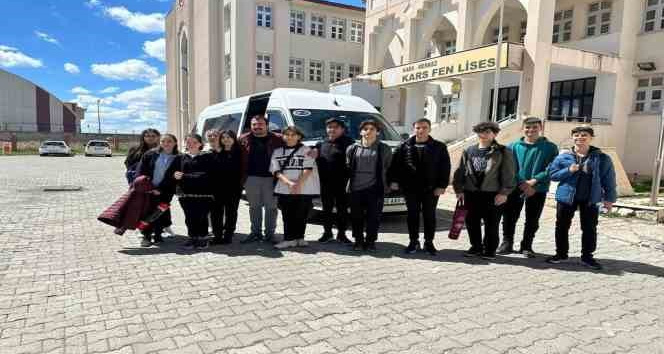 Kars’tan 24 öğrenci satranç turnuvası için yola çıktı