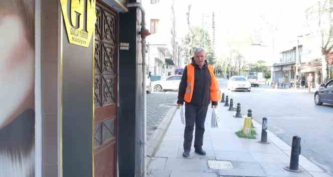 Görme engelli Mevlüt Ceylan, kapı kapı gezip Erdoğan’ı anlatıyor