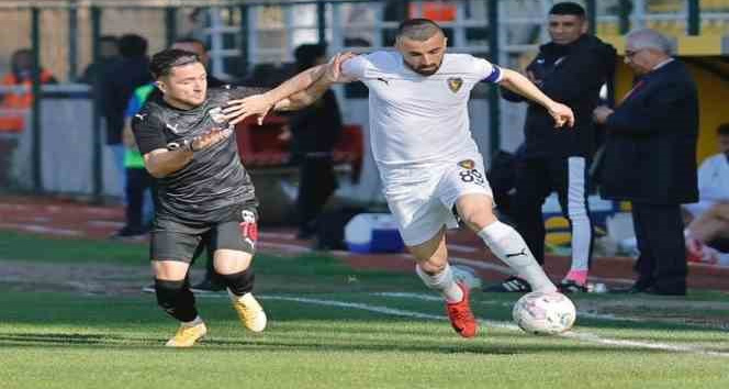 Erhan Çelenk gol krallığında zirveyi bırakmıyor