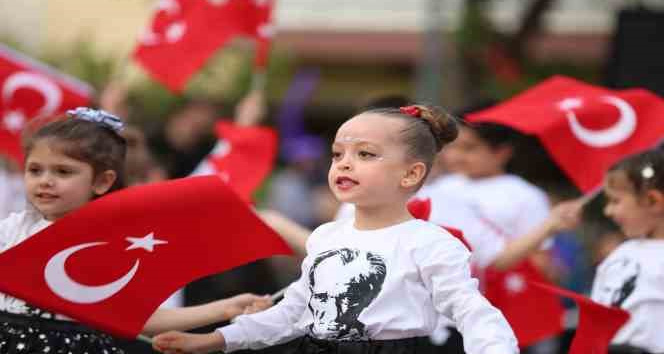 Efeler’in çocukları çocuk bayramını kutladı