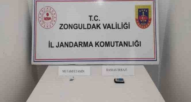 Jandarmanın durdurduğu şüphelilerden uyuşturucu çıktı