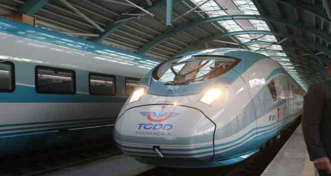 İlk seferine çıkan Yüksek Hızlı Tren Sivas’a ulaştı